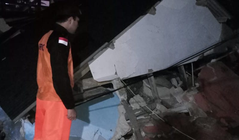 4 Rumah Warga Hancur Diterjang Longsor di Ciomas Bogor