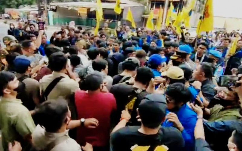 Demonstrasi Mahasiswa Tolak Kenaikan Harga BBM Ricuh Dengan Aparat