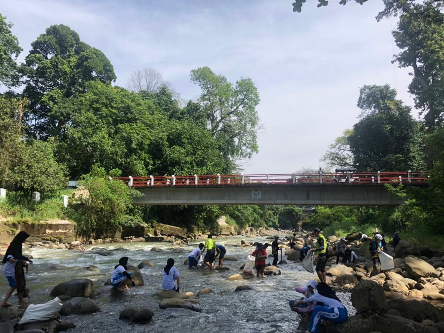World Clean Up Day di Sungai Ciliwung Kebun Raya Bogor