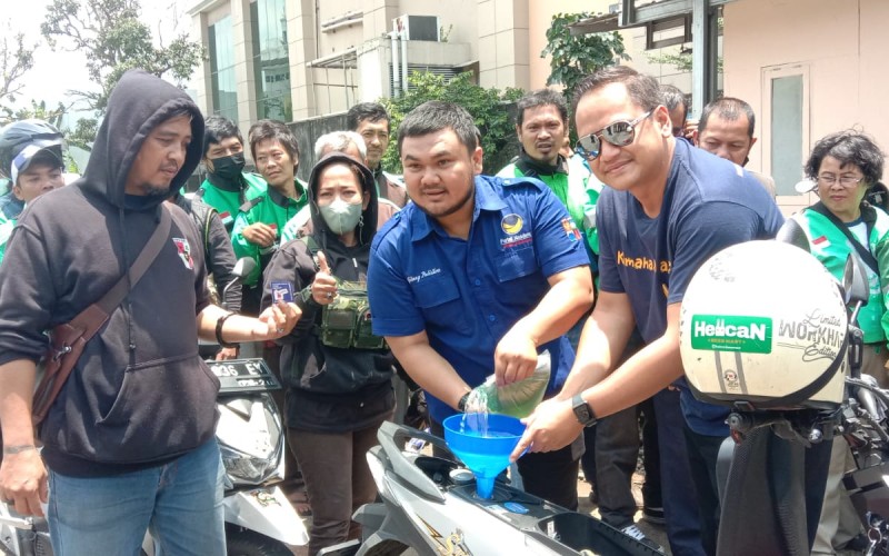 Tri Ryanto A.P Sahabat Ojol Bagikan BBM Gratis ke Driver Ojol Kota Bogor