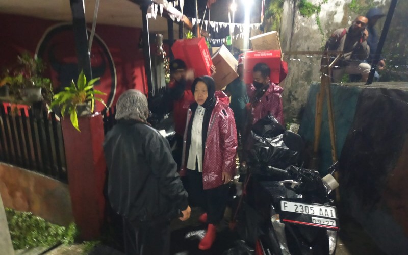 Mensos Risma Tinjau Longsor di Bogor, Minta Warga Sekitar Mengungsi ke Tempat Aman