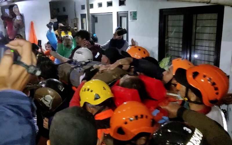 Satu Korban Longsor Atas Nama Iwan Ditemukan