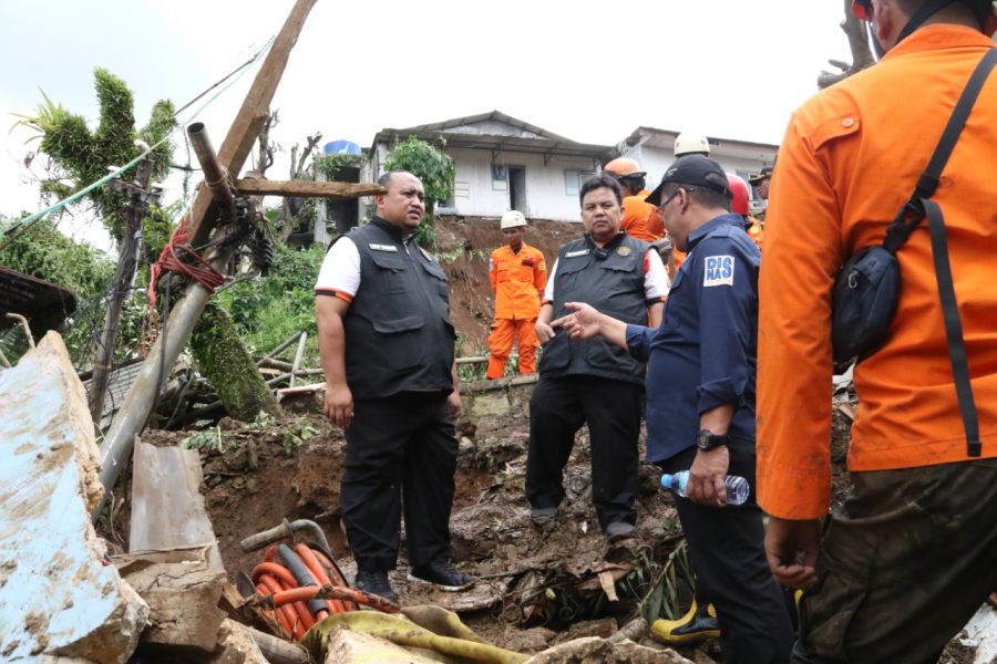 Pantau Penanganan Bencana dan Salurkan Bantuan, Atang dan Adit Berharap Penanganan Bencana Dapat Terus Dimaksimalkan