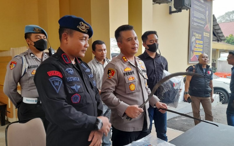 Diteriaki Begal dan Diduga Hendak Serang Anggota Brimob, Tiga Remaja Bersajam Ambruk Tertembak di Bogor