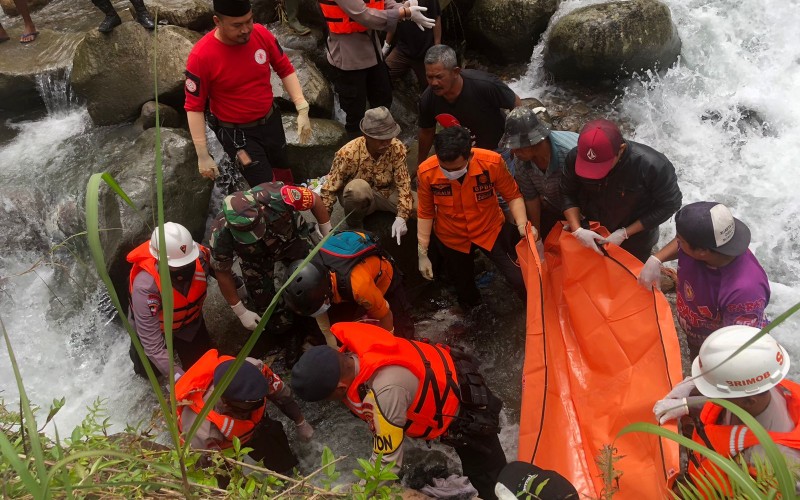 Siswi Asal Depok yang Hanyut di Curug Cigamea, Akhirnya Ditemukan Dalam Kondisi Tidak Bernyawa