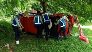 Sopir Mengantuk, Mobil Terbalik di Tol Jagorawi