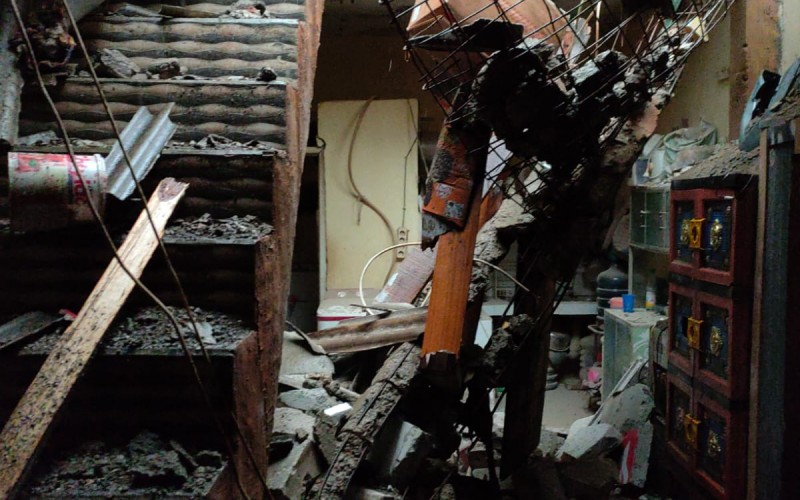 Atap Rumah Warga di Kota Bogor Ambruk, 1 Orang Terluka