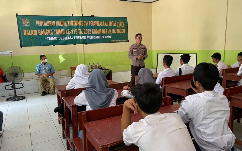 Penyuluhan Kamtibmas dan Peraturan Lalin Dalam Program TMMD ke-115 di Bogor