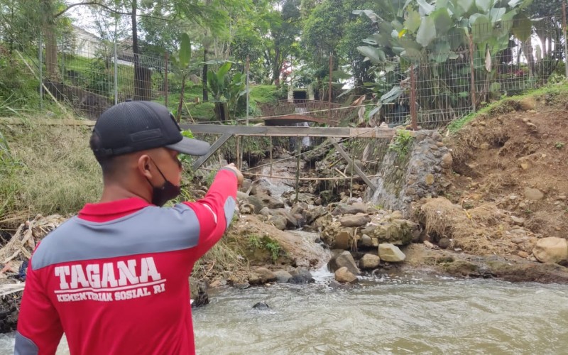 Tiga Bocah Tertimpa Tebing, Satu Tewas dan Dua Terluka