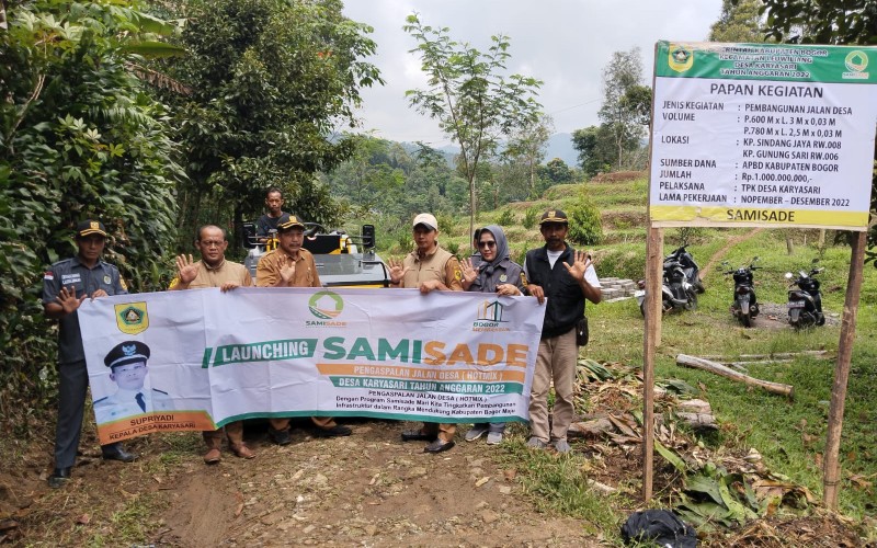 Program Samisade Desa Karyasari Lakukan Peningkatan Jalan Hotmix