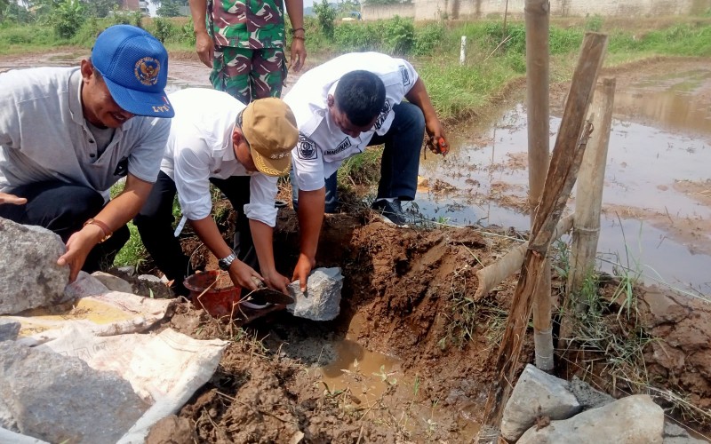 Kepala Desa Girimulya Optimis Proyek Samisade Jalan Desa Selesai Tepat Waktu