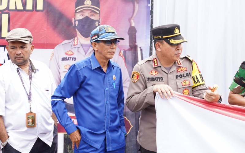 Musnahkan Puluhan Ribu Botol Minol, SB Apresiasi Kinerja Aparat Penegak Hukum