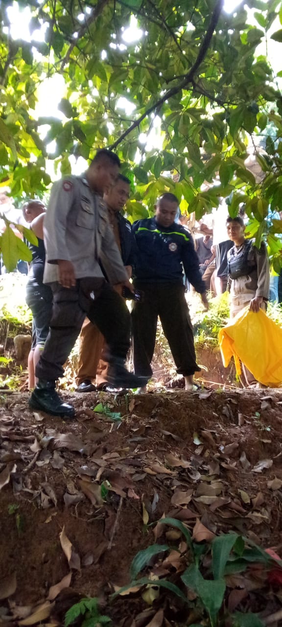 Diduga Depresi, Warga Barengkok Akhiri Hidupnya Dengan Gandir di Pohon Manggis