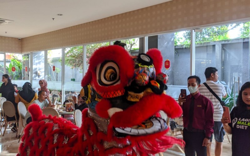 Atraksi Barongsai Meriahkan Tahun Baru Imlek 2023 di Grand Savero Hotel Bogor