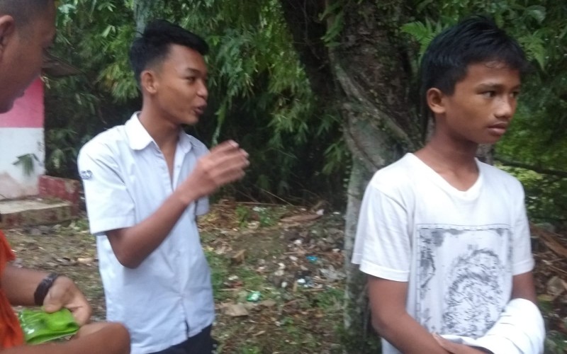 Sedang Asik Bermain Usai Pulang Sekolah, Dua Pelajar Terjebak di Sungai Ciliwung