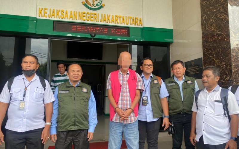 Penyidik Pajak Serahkan Pengemplang Pajak 740 Juta ke Kejari Jakut