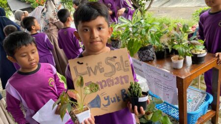Belajar Bisnis Berkah, STP MI Khoiru Ummah Bogor Gelar Market Day