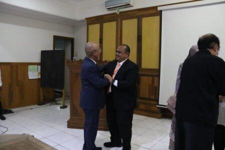 Ketua DPRD Kota Bogor, Atang Trisnanto Raih Gelar Doktor dari IPB University
