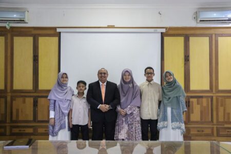 Ketua DPRD Kota Bogor, Atang Trisnanto Raih Gelar Doktor dari IPB University