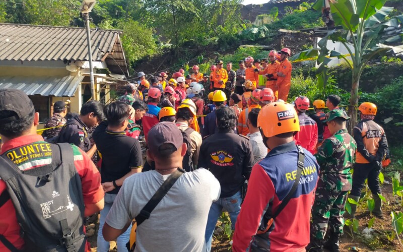 Pencarian 4 Korban Longsor di Kota Bogor Dilanjutkan