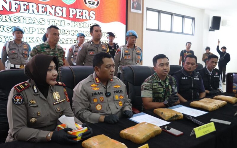 Babinsa dan Babinkantibmas Bekuk Bandar Ganja di Cibinong, 6,5 Kilogram Diamankan