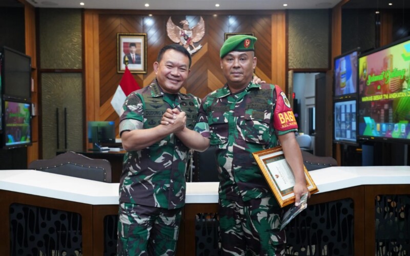 Kasad Berikan Penghargaan Babinsa yang Gagalkan Peredaran Ganja