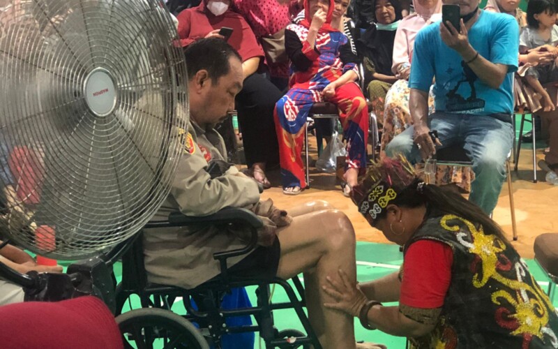 Ratusan Warga Luar Daerah Berkumpul di Bogor, Ingin Diobati Ida Dayak