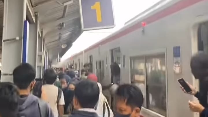 Viral Asap dari KRL di Stasiun Bojonggede, Ini Penjelasan KCI