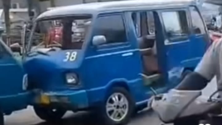 Dua Sopir Angkot di Cibinong Adu Jotos, Mobil Saling Tabrak