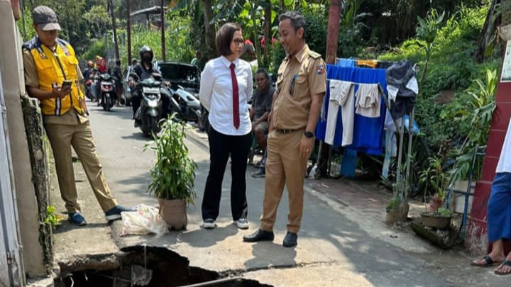 Ada Jalan Rusak atau Bolong, Segera Sherlock Dan Kirim Foto Ke DPPUPR