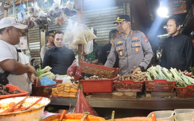 Pastikan Stok Aman, Polisi Cek Harga Bahan Pokok di Pasar Tradisional