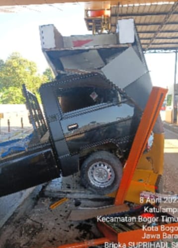Kecelakaan Beruntun 3 Kendaraan Terjadi di GT Ciawi 2
