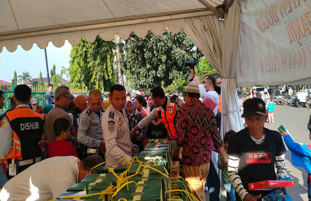 Bulan Ramadan, Bappenda Kabupaten Bogor Bagikan 400 Takjil Untuk Masyarakat