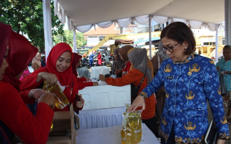 Sejumlah Masyarakat Serbu Bazaar Pangan Murah yang di adakan DPW DPUPR Kota Bogor dan TTI