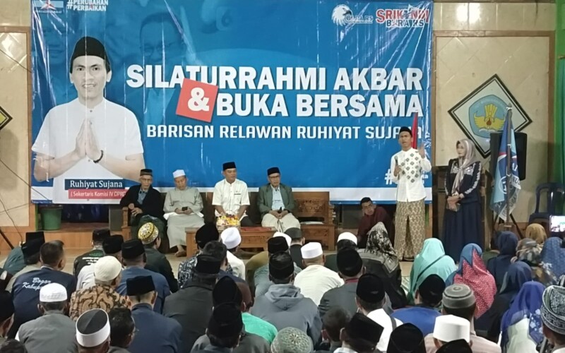 Ruhiyat Sujana Berikan Pendidikan Politik Kepada Relawannya