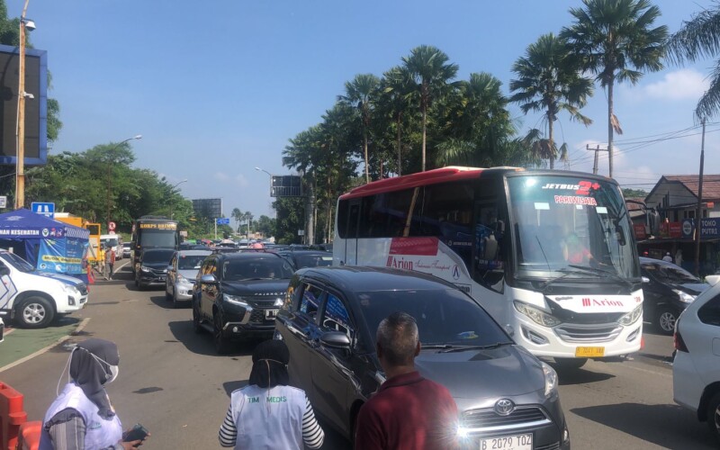 25.000 Kendaraan Mulai Padati Puncak di Hari Kedua Lebaran