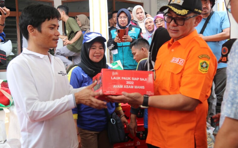 Iwan Janji Kebutuhan Korban Bencana Banjir Bandang di Leuwisadeng Terpenuhi