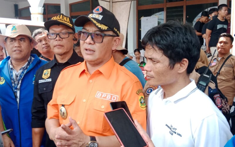 Kunjungi Terdampak Banjir, Plt Bupati Bogor Ingatkan Warga Jaga Kebersihan Aliran Sungai dari Sampah