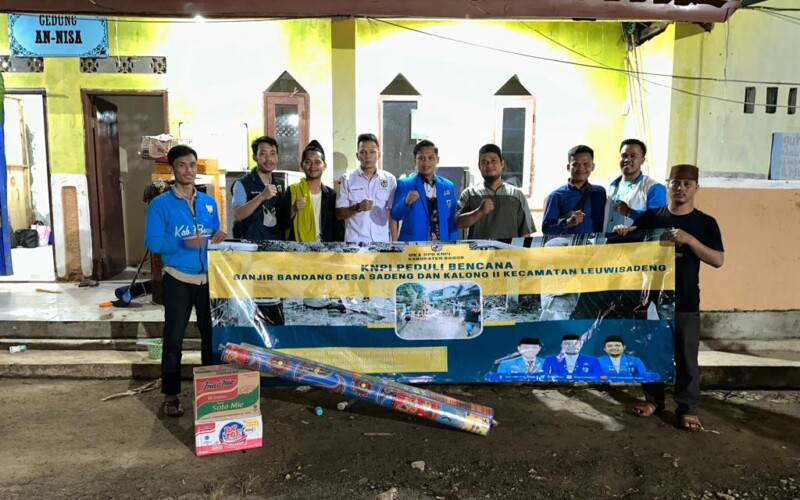 DPK KNPI se-Bogor Barat Berikan Sembako dan Tikar untuk Korban Bencana Banjir