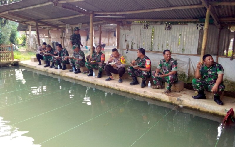 Sinergi TNI Polri Mancing Bareng Satu Kolam