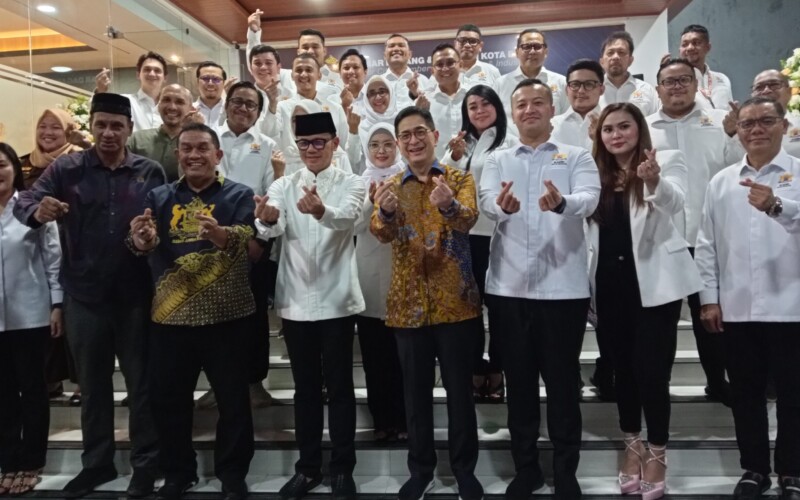 Ketum Kadin Indonesia Arsjad Rasjid, Acungkan Jempol Terhadap Kekompakan Kadin Kota Bogor.