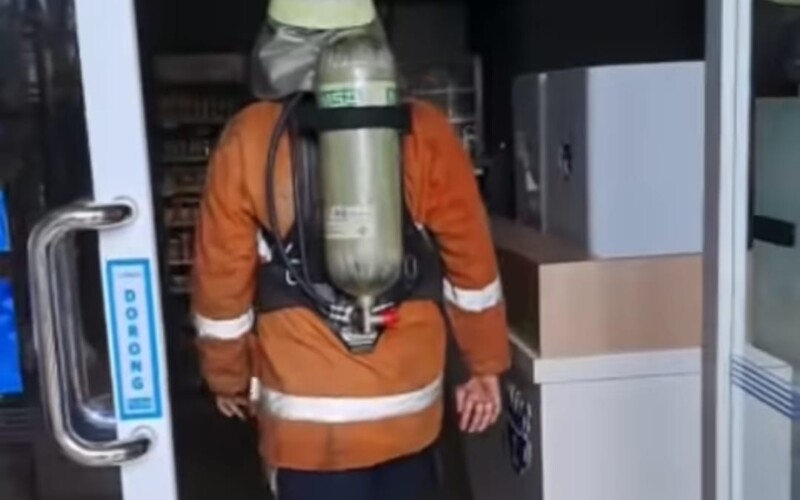 Ruangan Karyawan Minimarket Lawson di Bogor Kebakaran, Satu Karyawan Terluka