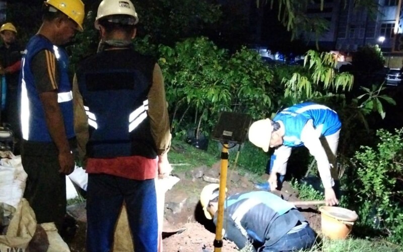 Perumda Tirta Kahuripan Pastikan Pelayanan Air Bersih di Cibinong Tetap Berjalan Di Tengah Perbaikan Kebocoran Pipa