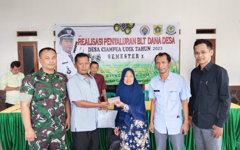 Pemerintahan Desa Ciampea Udik Salurkan BLTDD ke 60 KPM