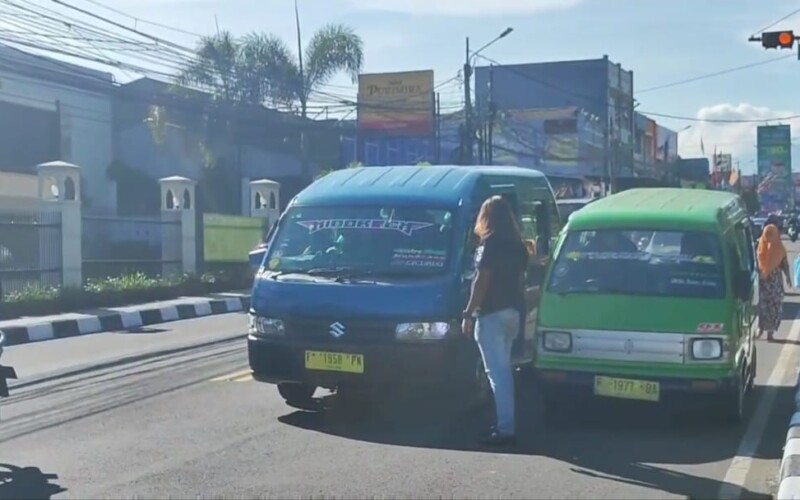 Imbas Penutupan Jalan Otista, Warga Keluhkan Pengeluaran Ongkos Angkot