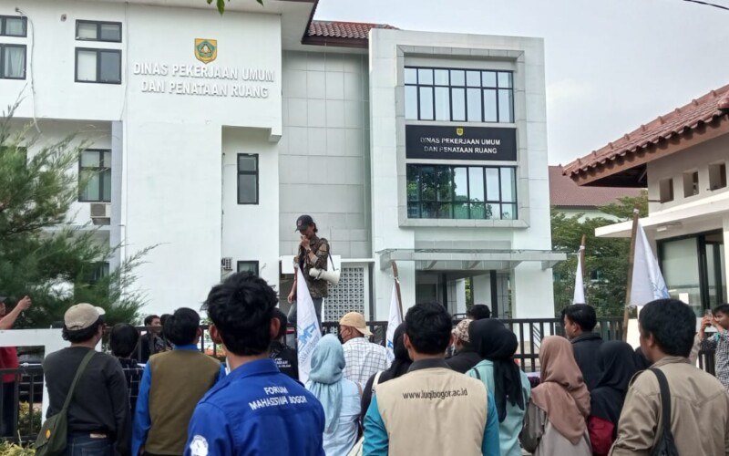 FMB Tuntut PUPR Kabupaten Bogor Perbaiki Jalan yang Rusak