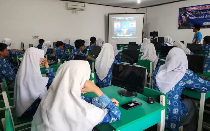 Wujudkan Indonesi Cakap Digital, Siswa MAN 2 Bogor Ikuti Literasi Digital 2023