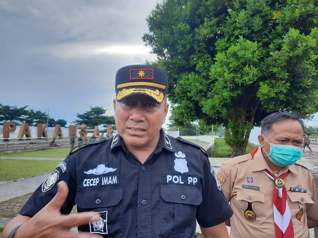 Satpol-PP Kabupaten Bogor Belum Berani Tertibkan Banner Elly Yasin
