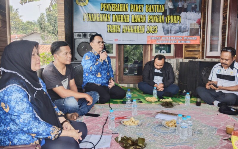 DKP Kabupaten Bogor Serahkan Bantuan Sembako kepada Desa Purasari