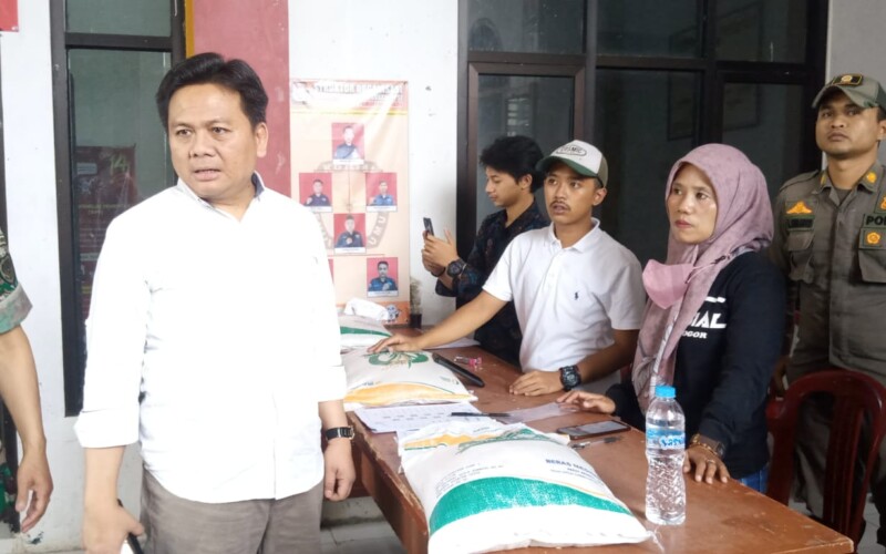 Zulfadli Ketua Koordinator Bansos Leuwiliang Pantau Penyaluran Bansos Beras
